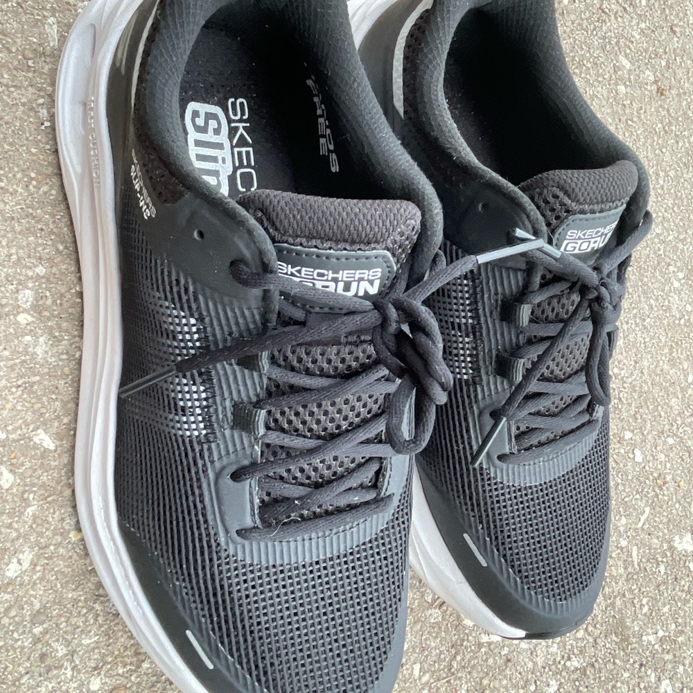 Skechers Slip-Ins Max Cushioning Glide aWomen’s Black Athletic Shoes Aberdeen